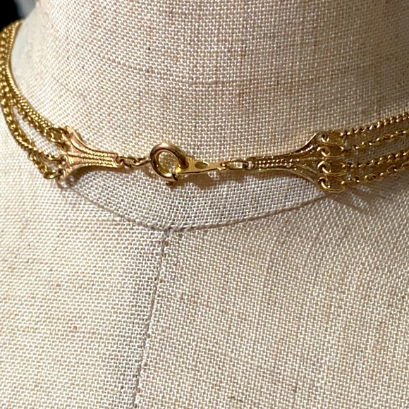 🖤ARTISTRY💕gold layer necklace - Picture 3 of 6